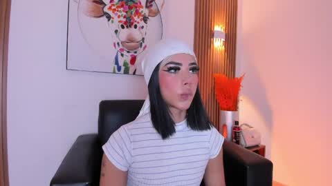 Snapshot of flor_pink chatting on April 2026 03:54:02 AM Flor online show from April 2026 03:54:02 AM