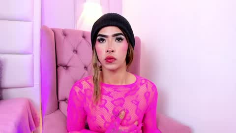 Snapshot of flor_pink chatting on May 2026 04:52:01 AM Flor online show from May 2026 04:52:01 AM