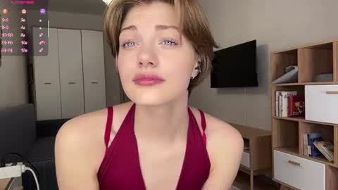 Snapshot of florenceheatly chatting on June 2026 10:17:02 AM Flora online show from June 2026 10:17:02 AM