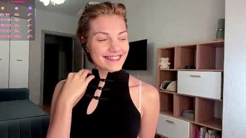 Snapshot of florenceheatly chatting on July 2026 10:00:01 AM Flora online show from July 2026 10:00:01 AM