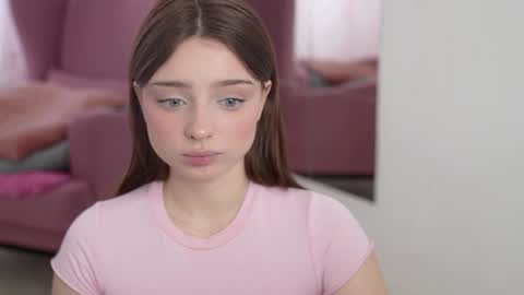 Snapshot of floret_joy chatting on March 2025 08:18:02 AM ALICE online show from March 2025 08:18:02 AM