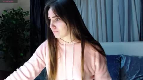 Flouvet online show from October 2025 07:43:01 AM