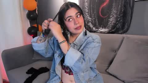 Snapshot of flower_smith_ chatting on October 2025 12:04:02 PM Its a pleasure to meet you. Im Flower. Help me reach 1k. Follow me. online show from October 2025 12:04:02 PM