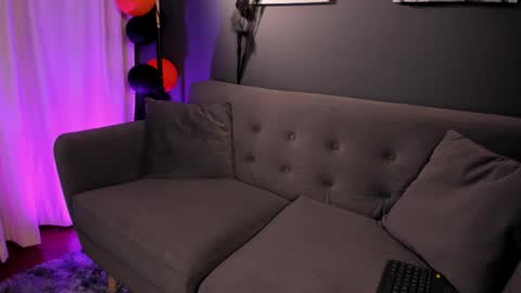 Snapshot of flower_smith_ chatting on October 2025 11:55:02 AM Its a pleasure to meet you. Im Flower. Help me reach 1k. Follow me. online show from October 2025 11:55:02 AM