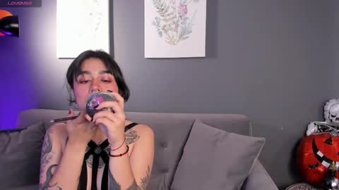 Snapshot of flower_smith_ chatting on October 2025 11:45:02 AM Its a pleasure to meet you. Im Flower. Help me reach 1k. Follow me. online show from October 2025 11:45:02 AM