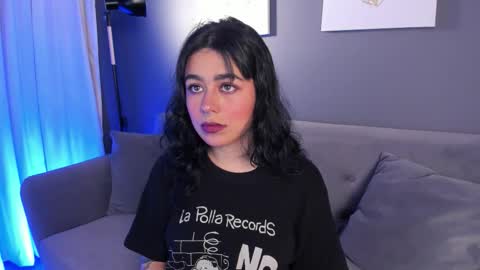 Snapshot of flower_smith_ chatting on November 2025 11:43:02 AM Its a pleasure to meet you. Im Flower. Help me reach 1k. Follow me. online show from November 2025 11:43:02 AM