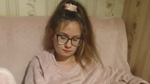 Snapshot of flowercandydoll chatting on November 2025 04:31:02 PM say meow and send tip online show from November 2025 04:31:02 PM