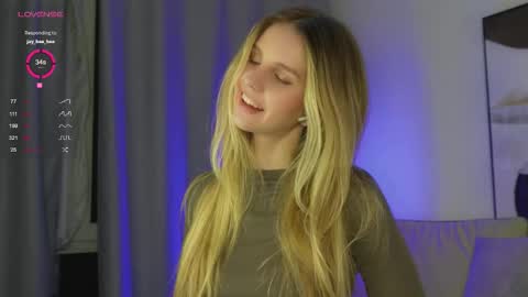 Snapshot of fluffy_angel chatting on October 2025 05:17:01 PM Adeline online show from October 2025 05:17:01 PM