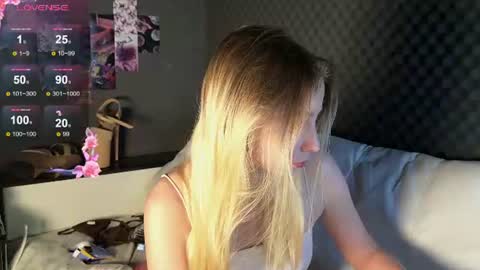 fluffy_cloude online show from August 2026 03:27:02 PM