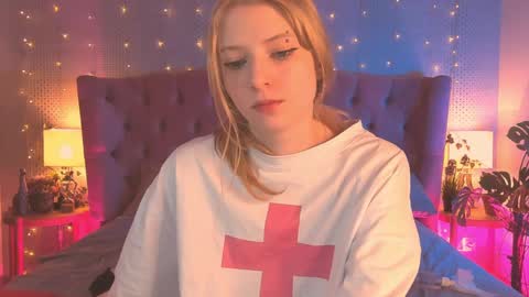 Mia online show from March 2025 07:19:01 AM