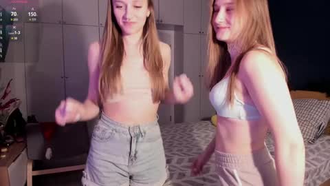 Snapshot of flurry_cute chatting on January 2025 04:16:02 PM Flurry and Chloe online show from January 2025 04:16:02 PM