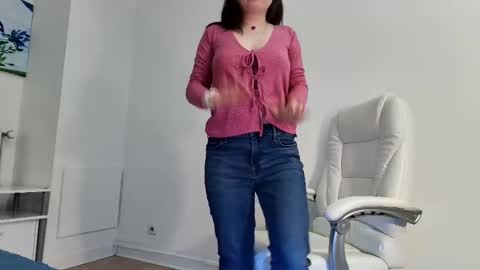 flymybutterfly online show from February 2026 05:57:02 PM