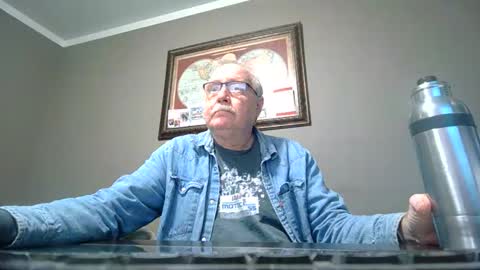 Snapshot of fmfsocal123 chatting on December 2024 02:33:01 AM fmfsocal123 online show from December 2024 02:33:01 AM