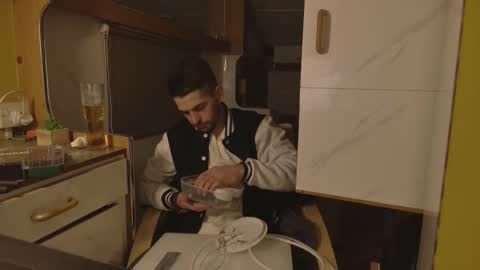 independent model online show from February 2026 05:36:02 PM