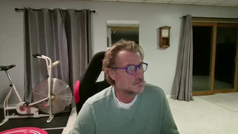 Snapshot of foodforcatfists chatting on December 2025 05:06:02 AM foodforcatfists online show from December 2025 05:06:02 AM