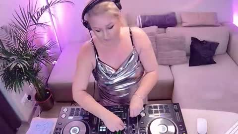 Forbidden Kitty online show from November 2025 09:47:01 PM