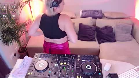 Forbidden Kitty online show from November 2025 04:07:02 PM