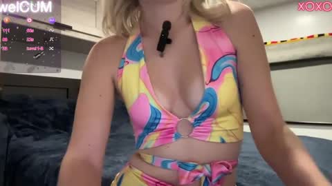 Snapshot of foreverkinkyy chatting on January 2025 01:44:01 AM Elaine online show from January 2025 01:44:01 AM