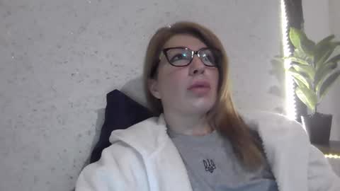 fox_red_lady7 online show from March 2025 08:09:02 PM