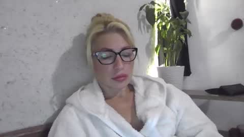 fox_red_lady7 online show from October 2025 07:44:01 PM