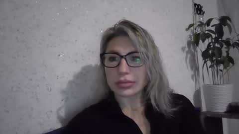 fox_red_lady7 online show from December 2025 12:56:02 PM