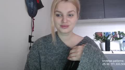 Snapshot of foxfrromearth chatting on October 2025 08:24:02 AM i am your baby Alien online show from October 2025 08:24:02 AM