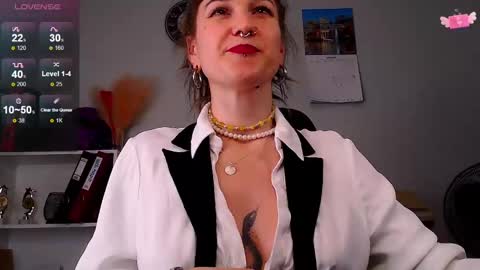 Snapshot of foxrinehelen chatting on February 2025 03:09:02 PM Helen - My streams are Monday - Friday at 8 AM NY time online show from February 2025 03:09:02 PM