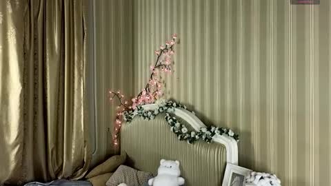 Snapshot of foxxx_tail chatting on February 2026 01:50:02 PM Petra online show from February 2026 01:50:02 PM