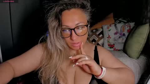 Snapshot of foxxxy__lady chatting on June 2026 01:41:02 AM Kris online show from June 2026 01:41:02 AM