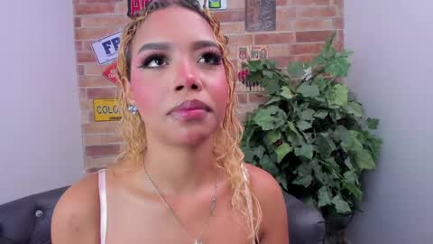 Snapshot of foxy__karla chatting on May 2026 06:38:02 PM Karla online show from May 2026 06:38:02 PM