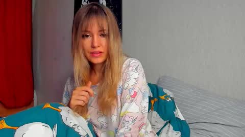 Snapshot of foxy_blond chatting on September 2025 12:23:02 AM Foxy online show from September 2025 12:23:02 AM
