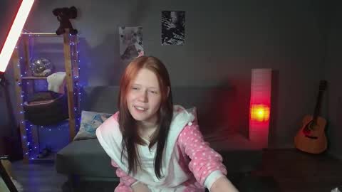 Snapshot of foxy_flame chatting on January 2025 06:51:01 PM Kira online show from January 2025 06:51:01 PM