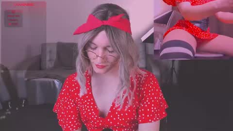 Snapshot of foxy_jpg chatting on January 2025 08:39:01 PM Sue online show from January 2025 08:39:01 PM