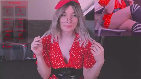 Snapshot of foxy_jpg chatting on January 2025 11:43:02 PM Sue online show from January 2025 11:43:02 PM