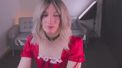 Snapshot of foxy_jpg chatting on February 2025 09:36:01 PM Sue online show from February 2025 09:36:01 PM