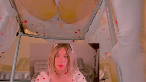 Snapshot of foxy_jpg chatting on February 2025 09:04:02 PM Sue online show from February 2025 09:04:02 PM