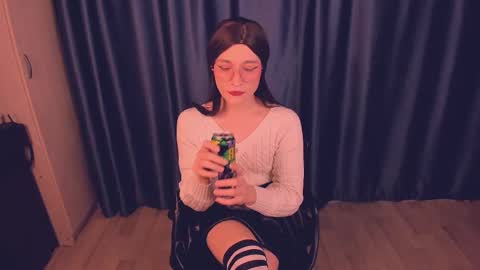 Snapshot of foxy_jpg chatting on October 2025 10:06:02 PM Sue online show from October 2025 10:06:02 PM