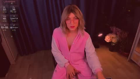 Snapshot of foxy_jpg chatting on October 2025 09:43:02 AM Sue online show from October 2025 09:43:02 AM