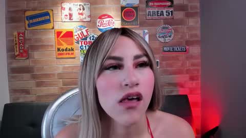 Snapshot of foxy_rhenna chatting on November 2025 11:10:02 AM Miss Rhenna online show from November 2025 11:10:02 AM