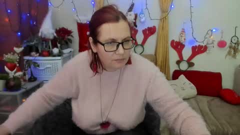 Snapshot of foxydesiree chatting on December 2024 06:57:01 PM foxydesiree online show from December 2024 06:57:01 PM