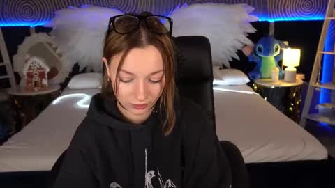 Maya online show from December 2025 02:15:01 PM