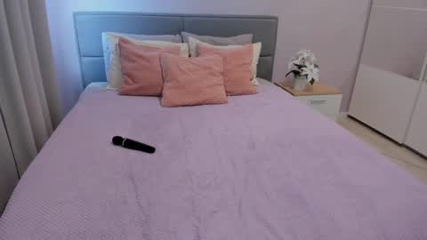 Nikadont forgot give me thumbs up online show from February 2025 08:27:02 AM