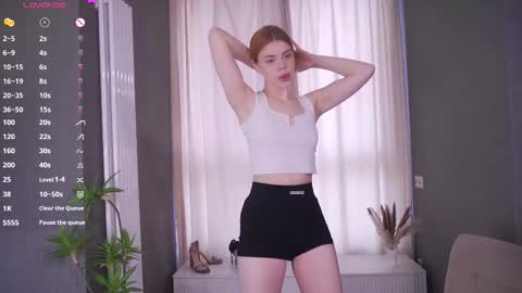 Snapshot of foxyrise chatting on November 2025 06:12:01 AM Jane Foxy online show from November 2025 06:12:01 AM