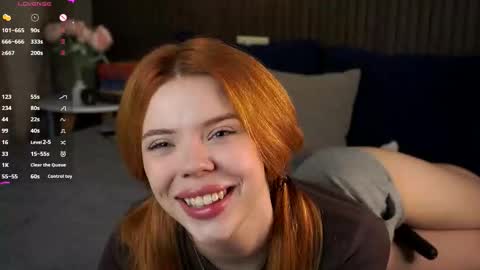 Snapshot of foxyrise chatting on December 2025 06:33:02 AM Jane Foxy online show from December 2025 06:33:02 AM