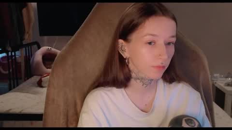 fran_bow online show from May 2026 02:11:01 PM