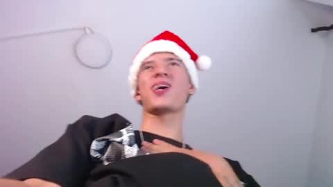 Snapshot of fran_boy_ chatting on December 2024 02:18:01 AM Fran online show from December 2024 02:18:01 AM