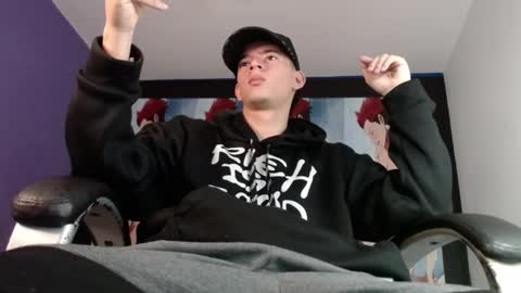 Snapshot of fran_boy_ chatting on December 2024 02:03:02 PM Fran online show from December 2024 02:03:02 PM