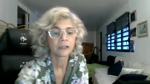 Snapshot of francelune chatting on January 2025 02:32:01 PM francelune online show from January 2025 02:32:01 PM