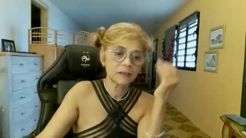 Snapshot of francelune chatting on May 2026 12:31:02 PM francelune online show from May 2026 12:31:02 PM