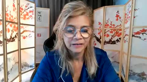 Snapshot of francelune chatting on June 2026 02:17:02 PM francelune online show from June 2026 02:17:02 PM